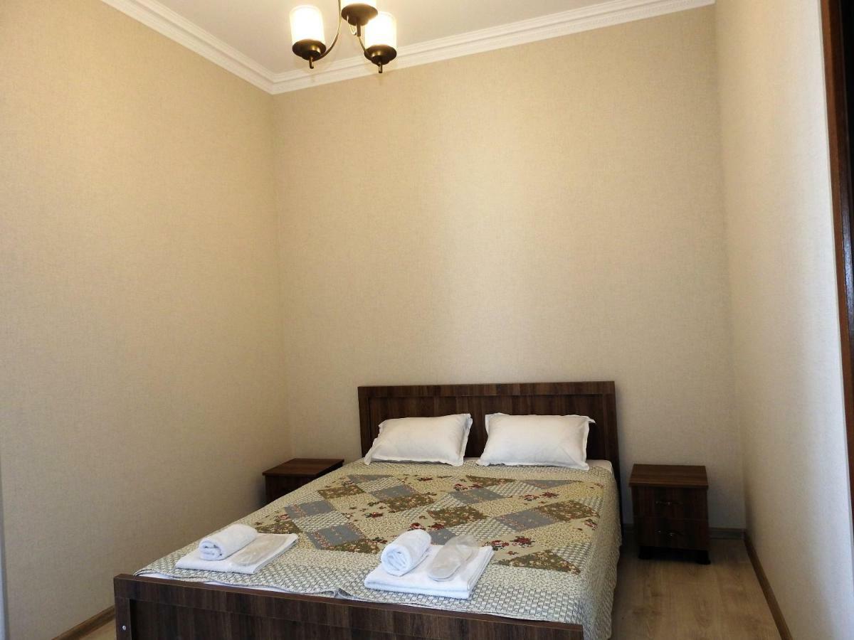 White Hotel Guesthouse Zugdidi Extérieur photo